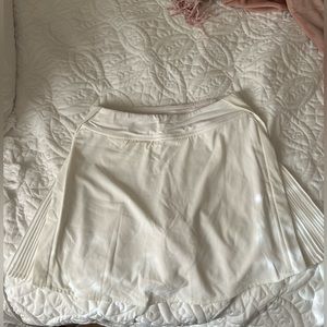 Lululemon peak pleat high rise skirt